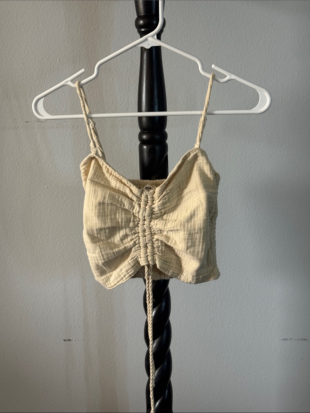 Women’s Cream Ruched Tie-Front Crop Top 2.L4